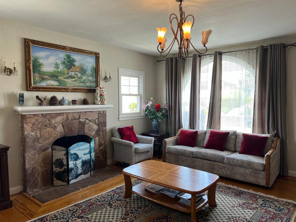 Cozy Affordable Private Near Grand Ave Miller Appartement